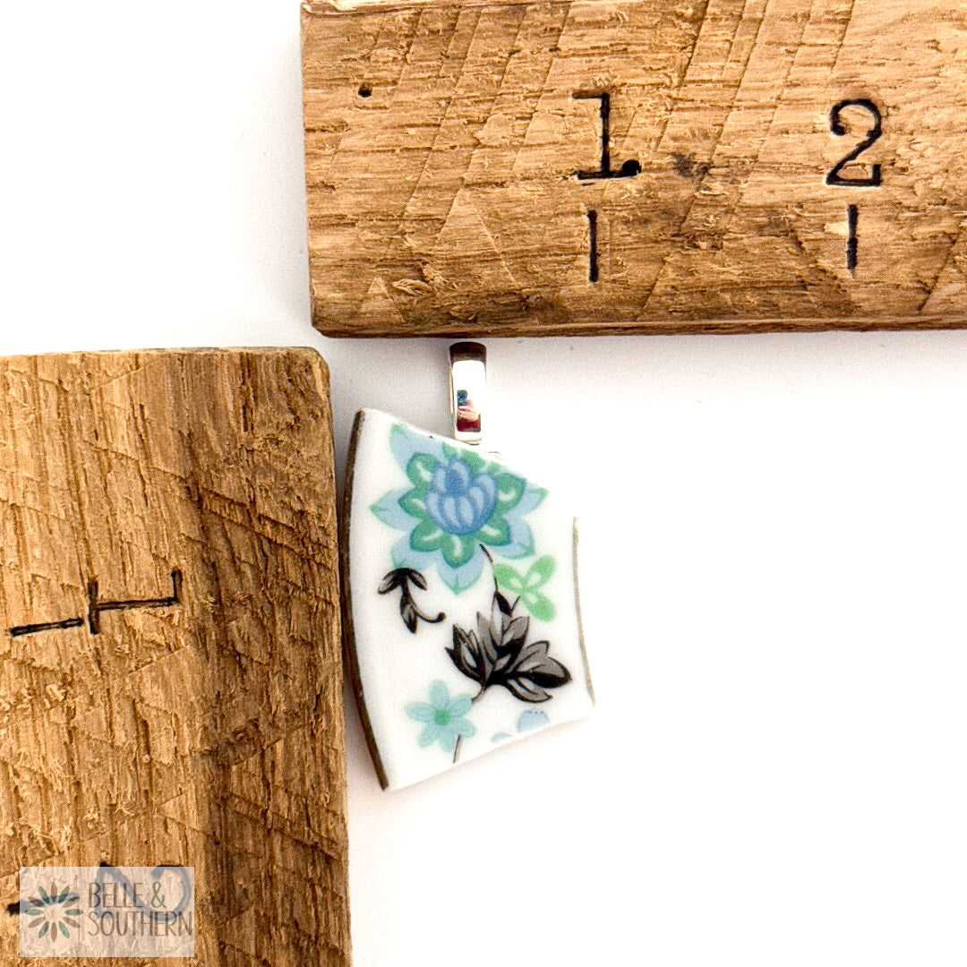 Blue and Black Flower Broken Glass Pendant A Measurement